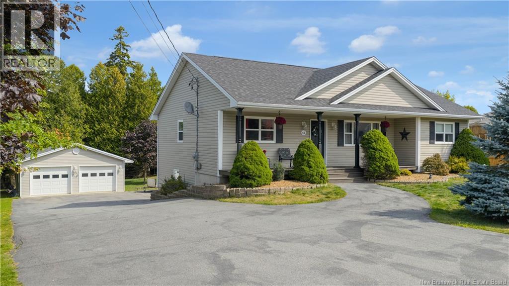 44 Laura Dr, Quispamsis, NB E2E 6B4