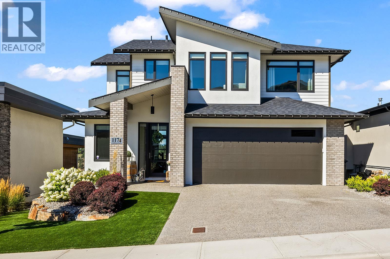 1174 Goldfinch Pl, Kelowna, BC V1W 5M1