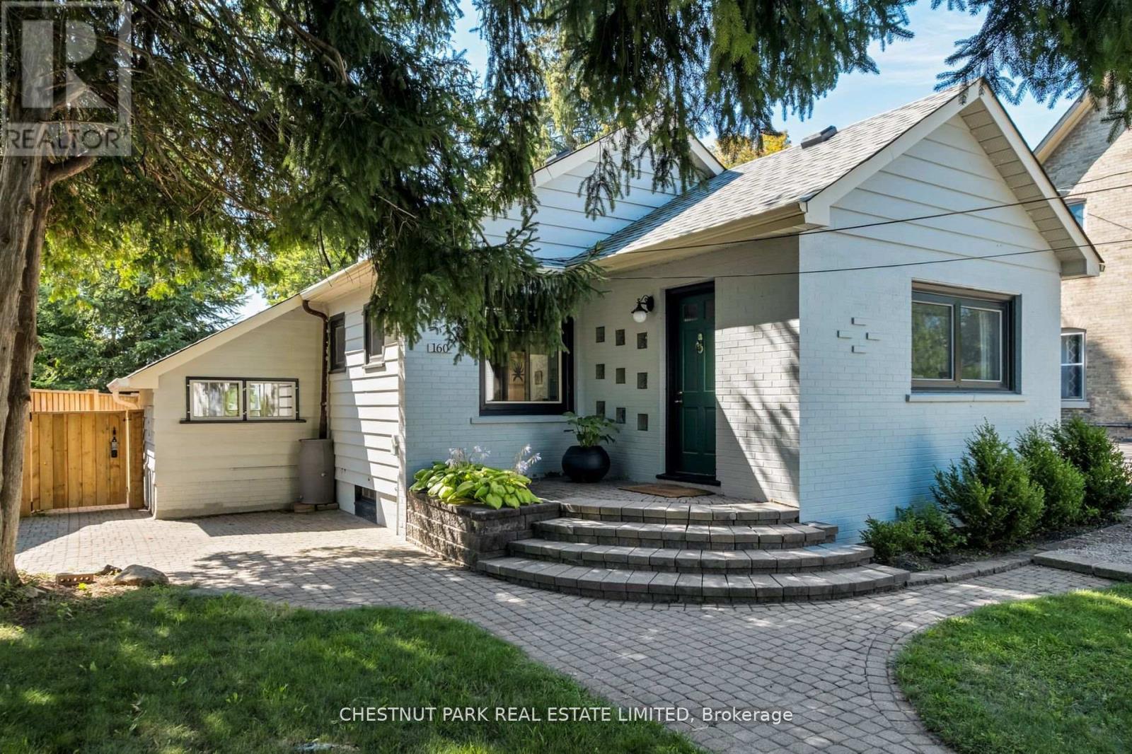 160 Victoria Dr, Uxbridge, ON L9P 1H2