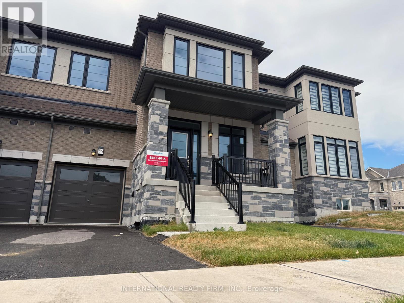 86 Kenneth Rogers Cres, East Gwillimbury Queensville, ON L0G 1R0