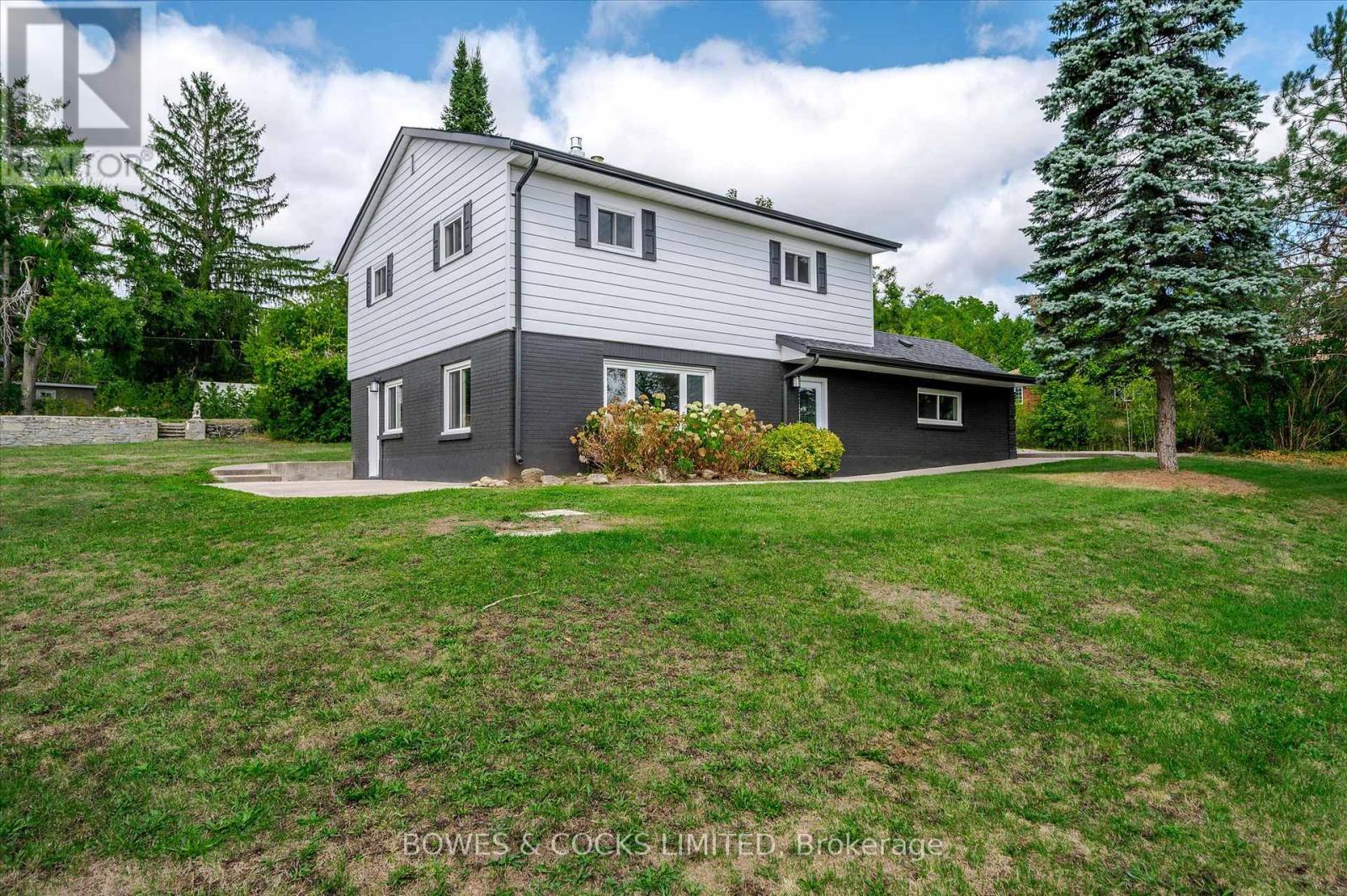 1695 Killoran Rd, Selwyn, ON K9J 6X5