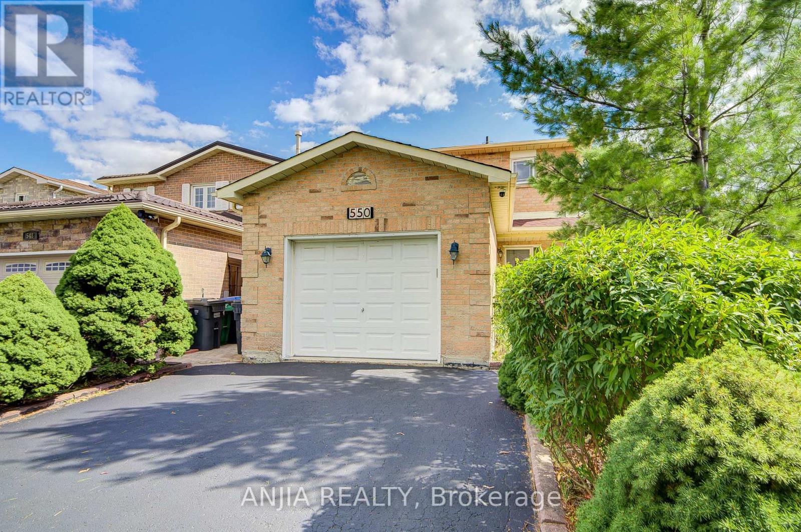 550 Bluesky Cres, Mississauga, ON L5R 2S2