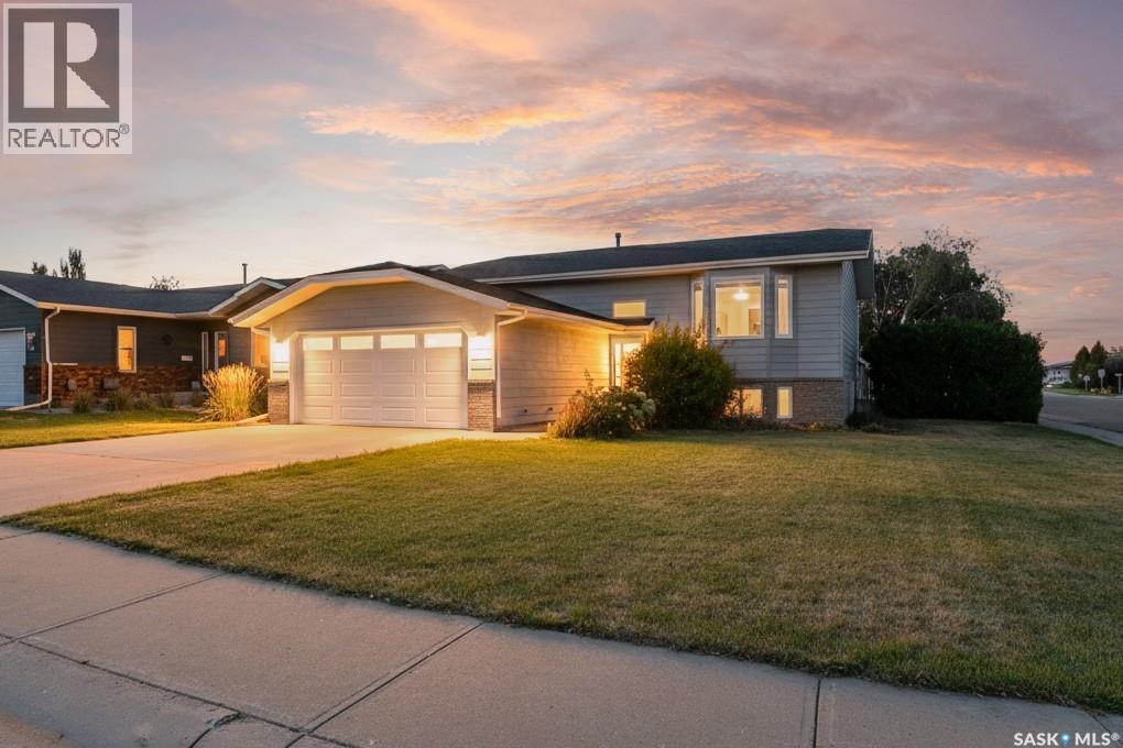 4 Lewry Cres, Moose Jaw, SK S6J 1J8