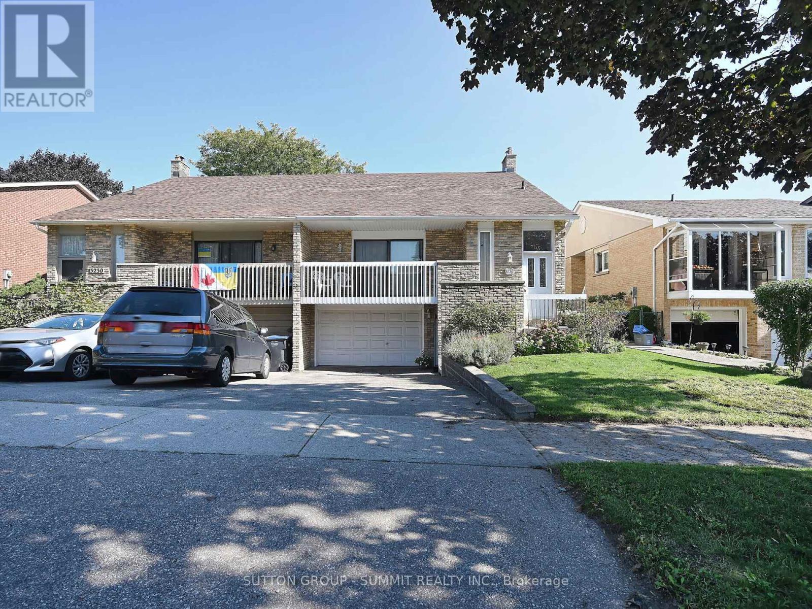 3232 Mccarthy Ct, Mississauga, ON L4Y 3Z6