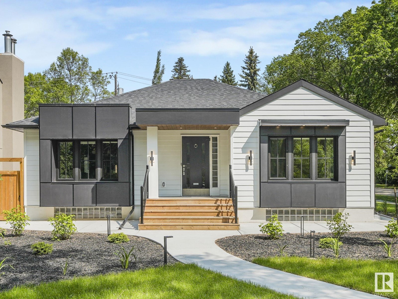 13002 Glenora Cr NW, Edmonton, AB T5N 0R7