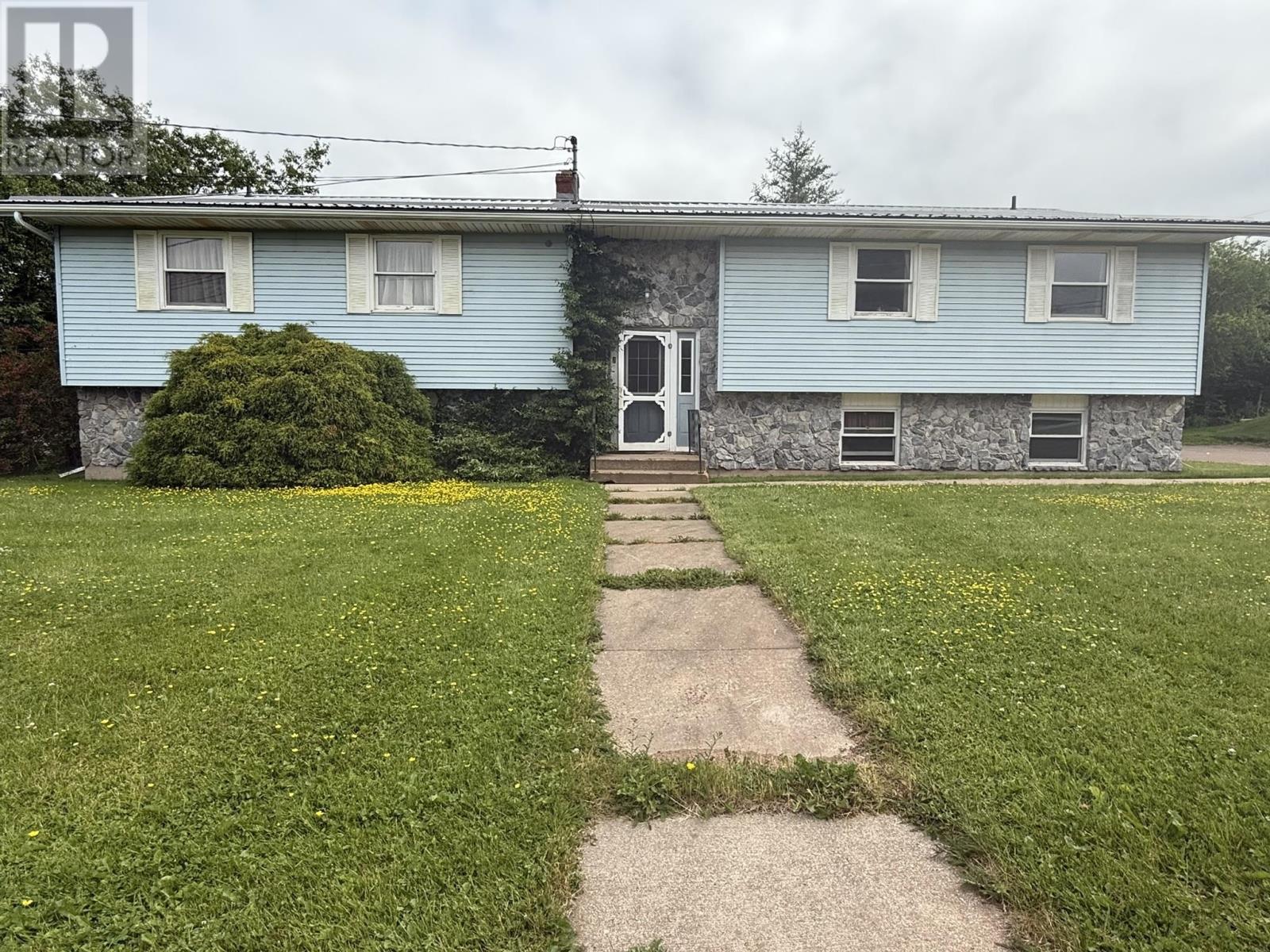 2 Maple Ln, Kensington, PE C0B 1M0