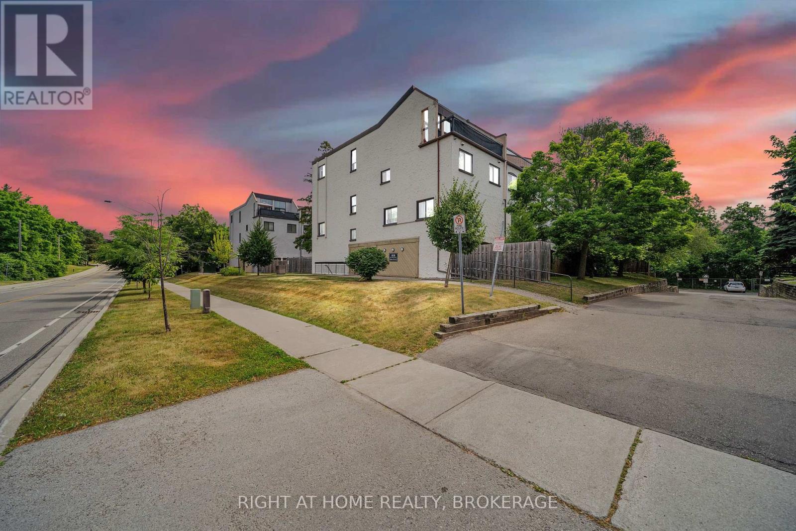 132 1058 Falgarwood Dr, Oakville, ON L6H 2P3
