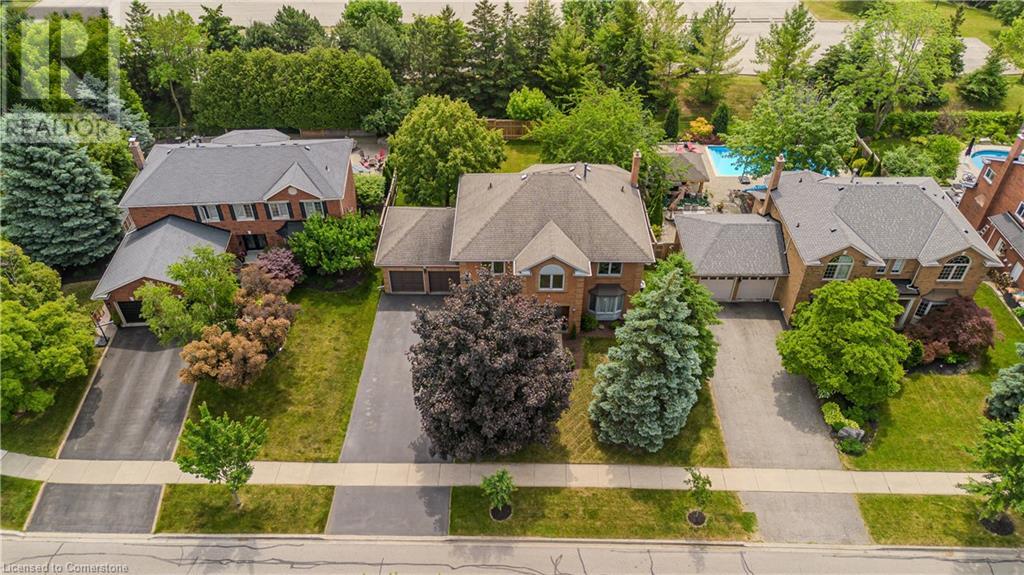 1352 Winterberry Dr, Burlington, ON L7P 4T8