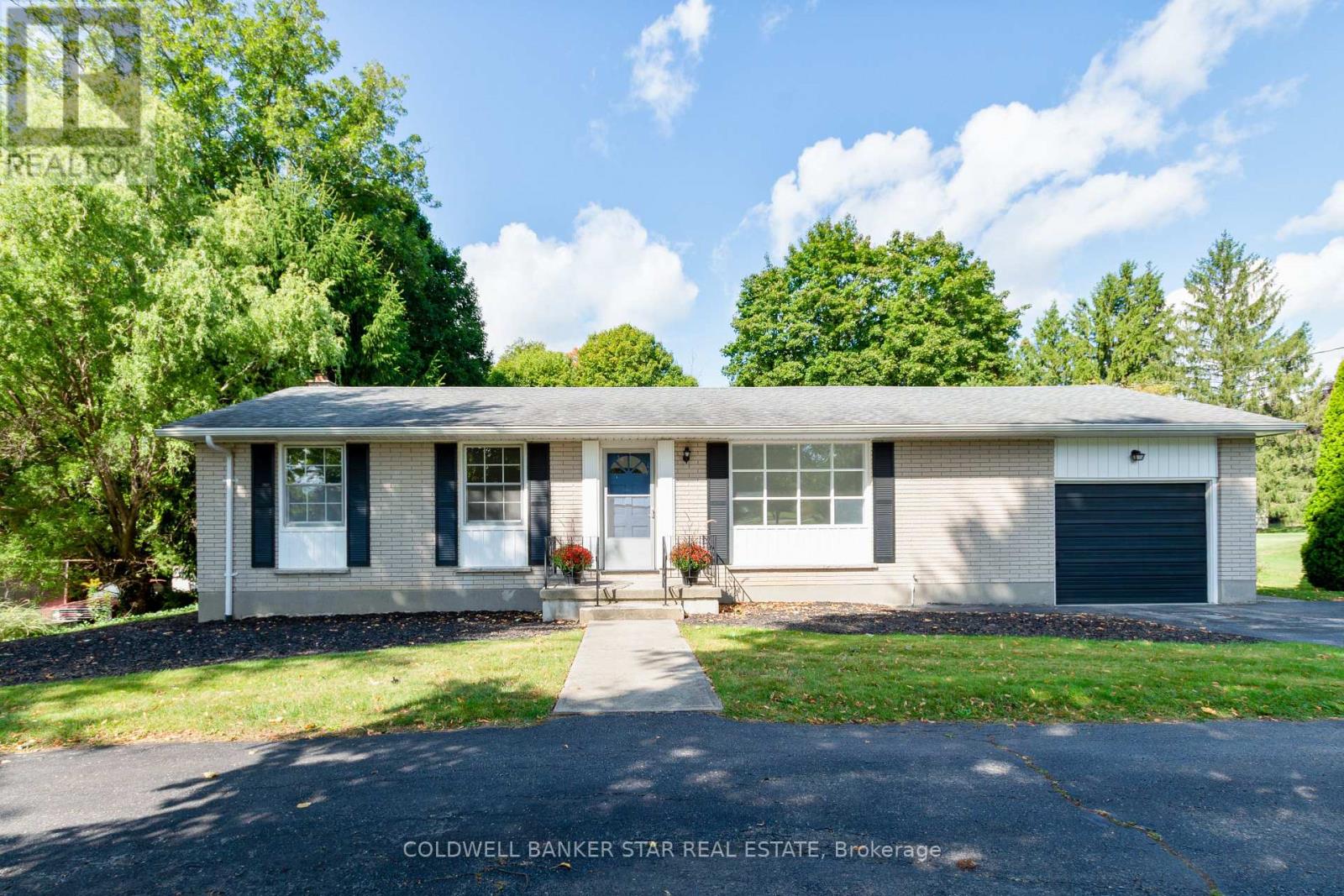 6361 Sunset Dr, Central Elgin, ON N0L 2L0