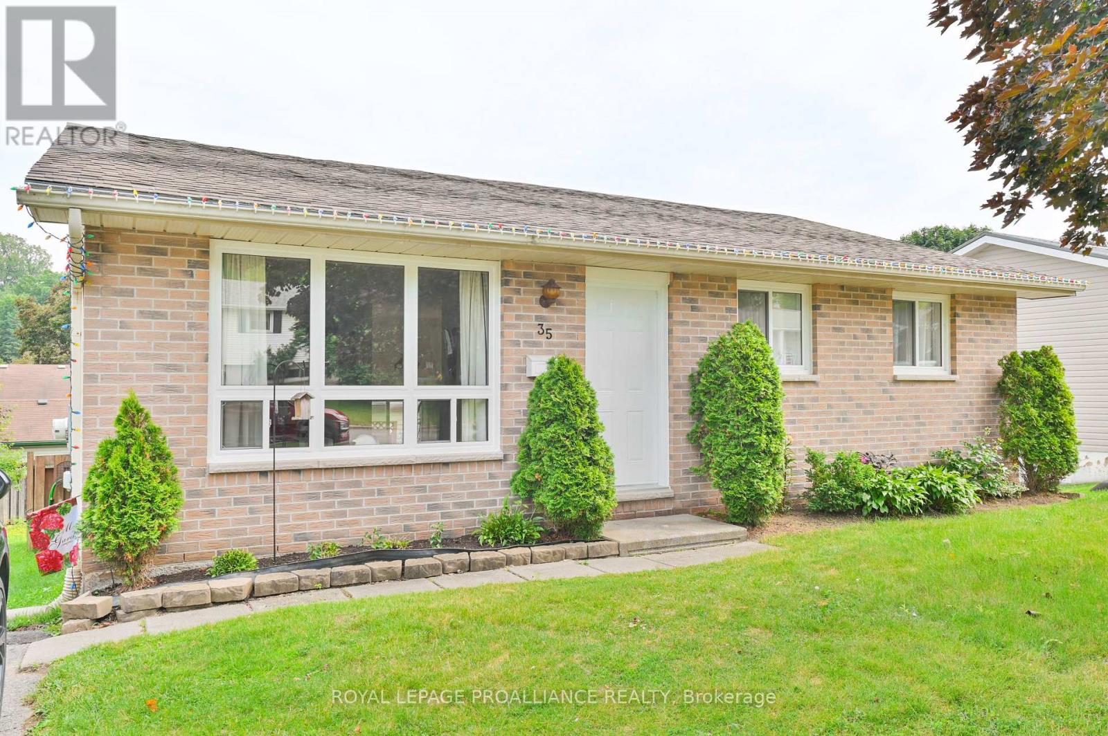 35 Van Alstine Dr, Quinte West, ON K8V 6K8