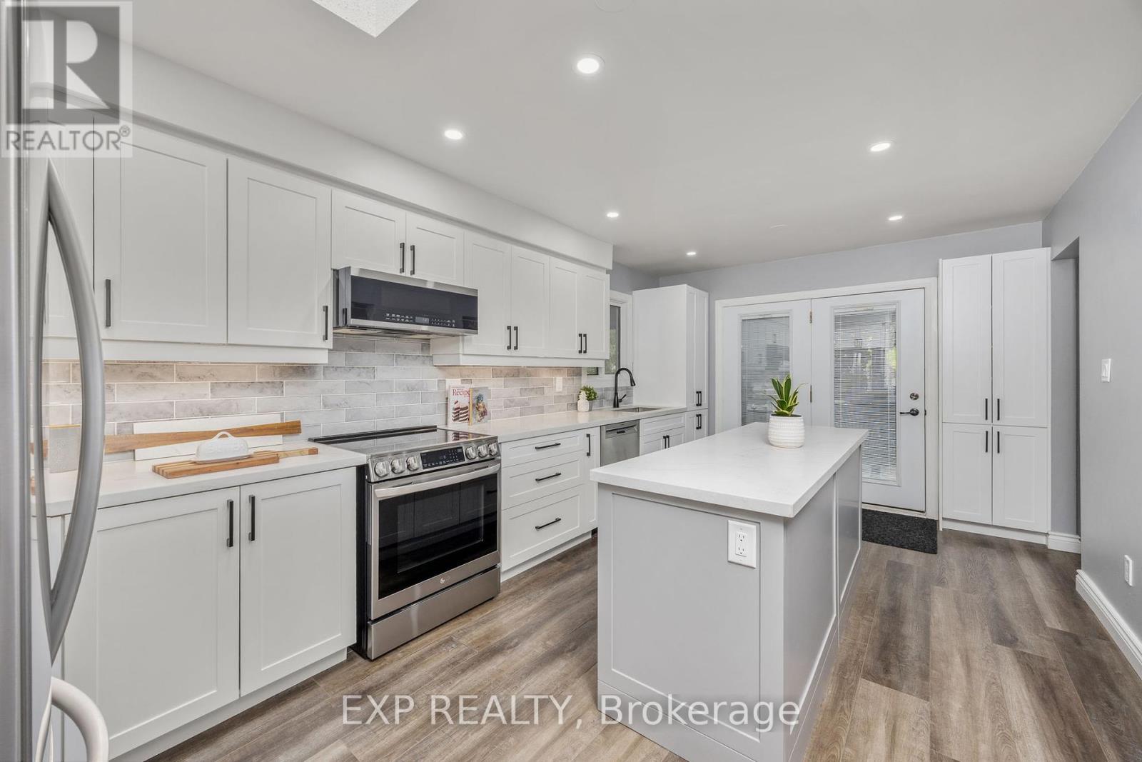 3 Dale Park Dr, Clarington, ON L1E 2Z4