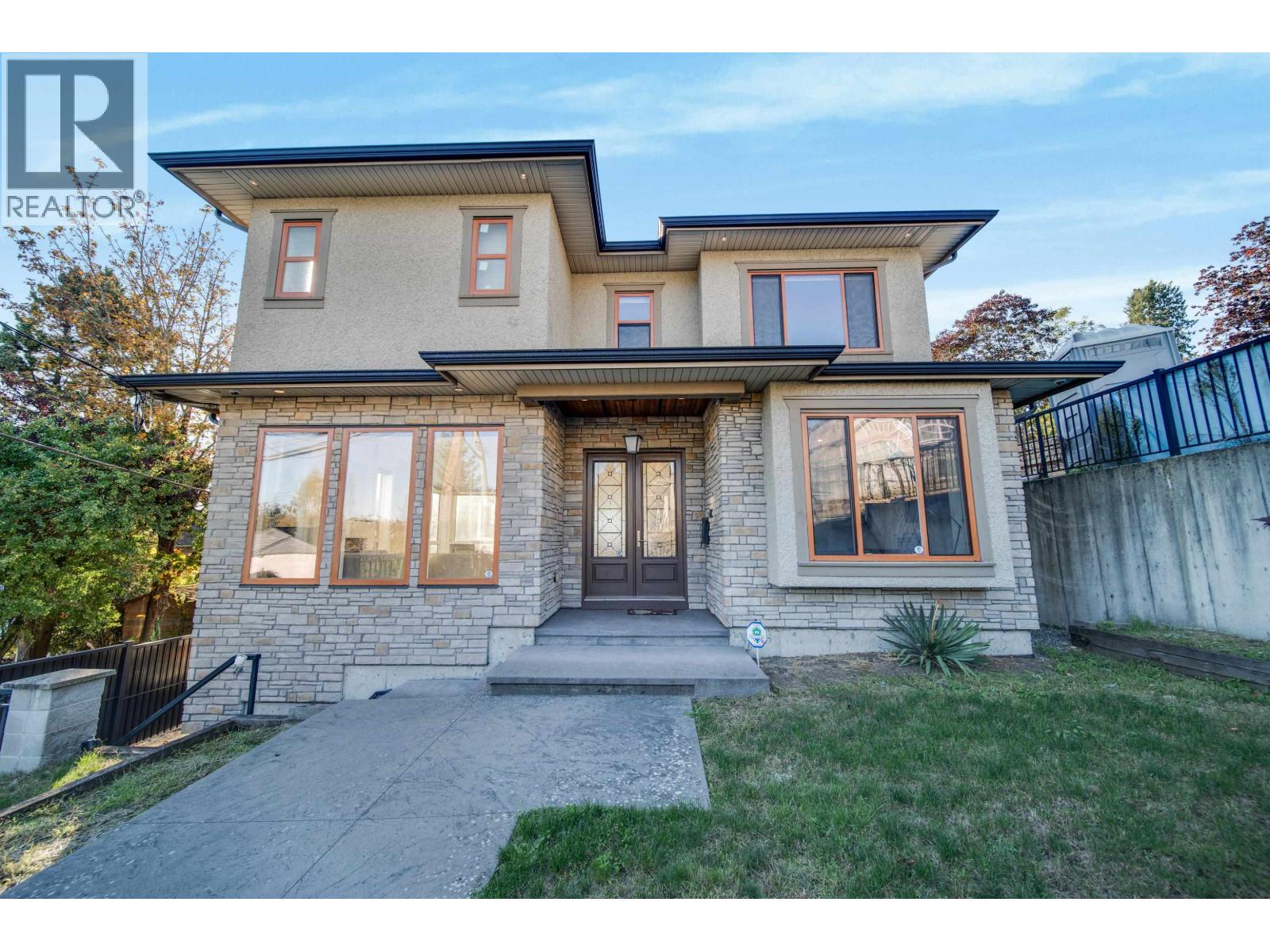 8543 Royal Oak Ave, Burnaby, BC V5J 4L5