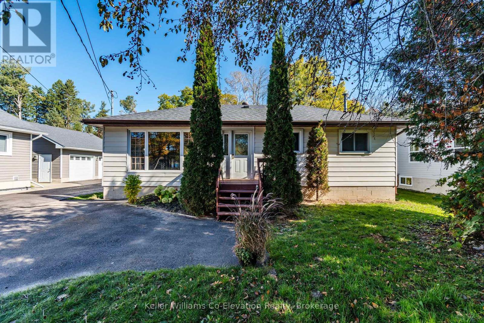 241 Fox St, Penetanguishene, ON L9M 1E9