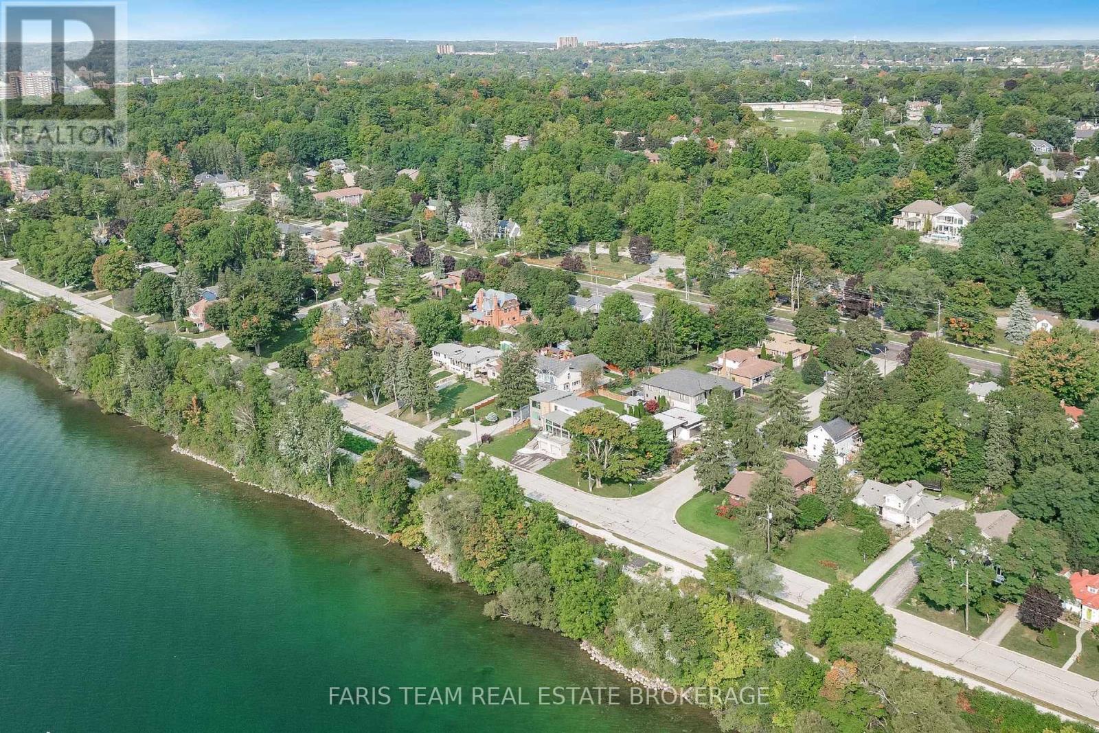 202 Kempenfelt Dr, Barrie, ON L4M 1C3