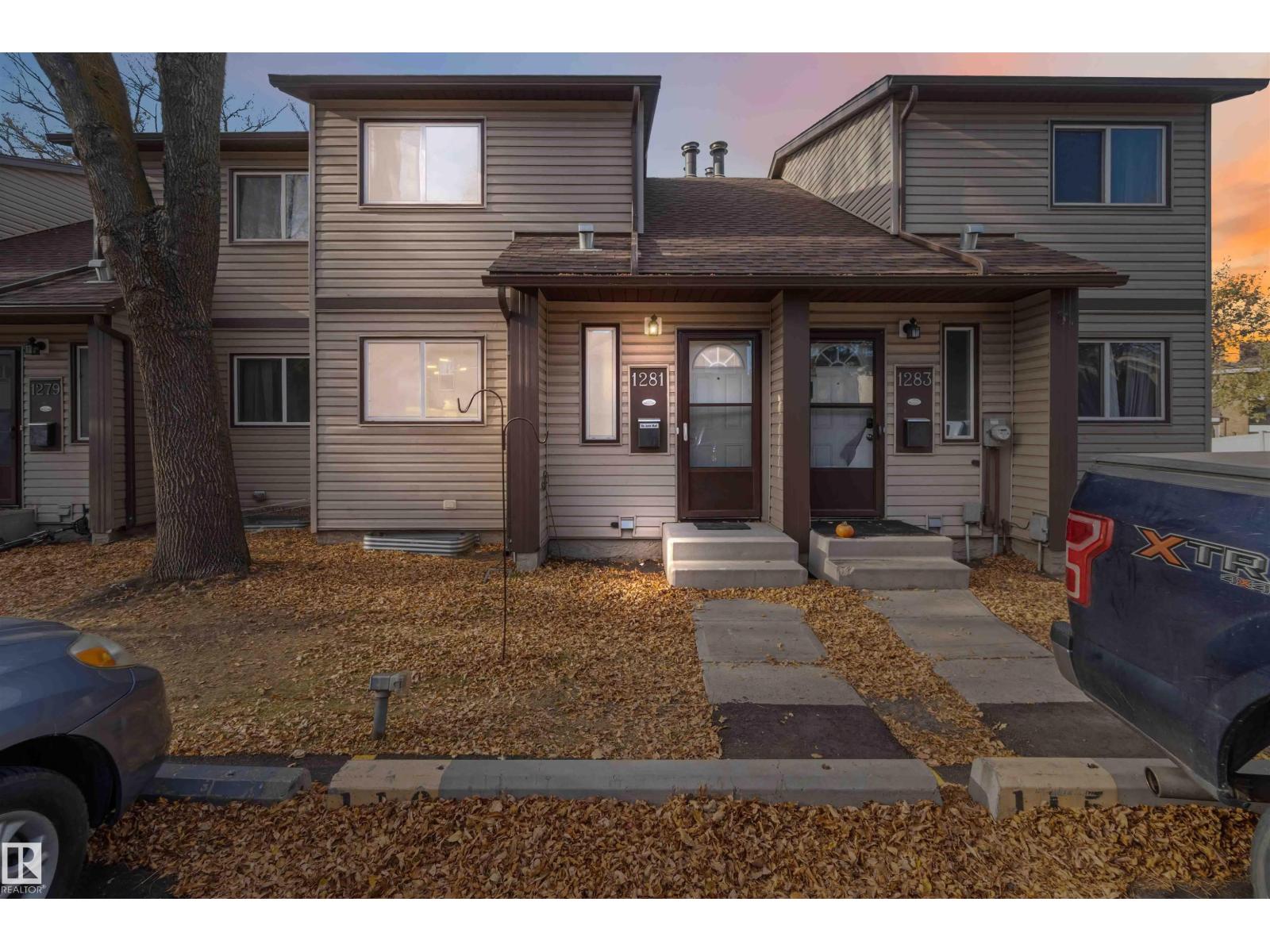 1281 Hooke Rd NW, Edmonton, AB T5A 4A5