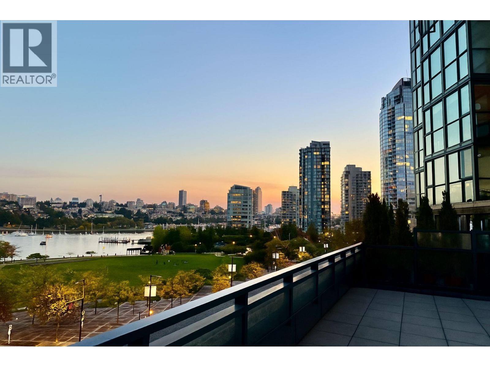 289 Drake Street Unit 706, Vancouver, BC V6B 5Z5