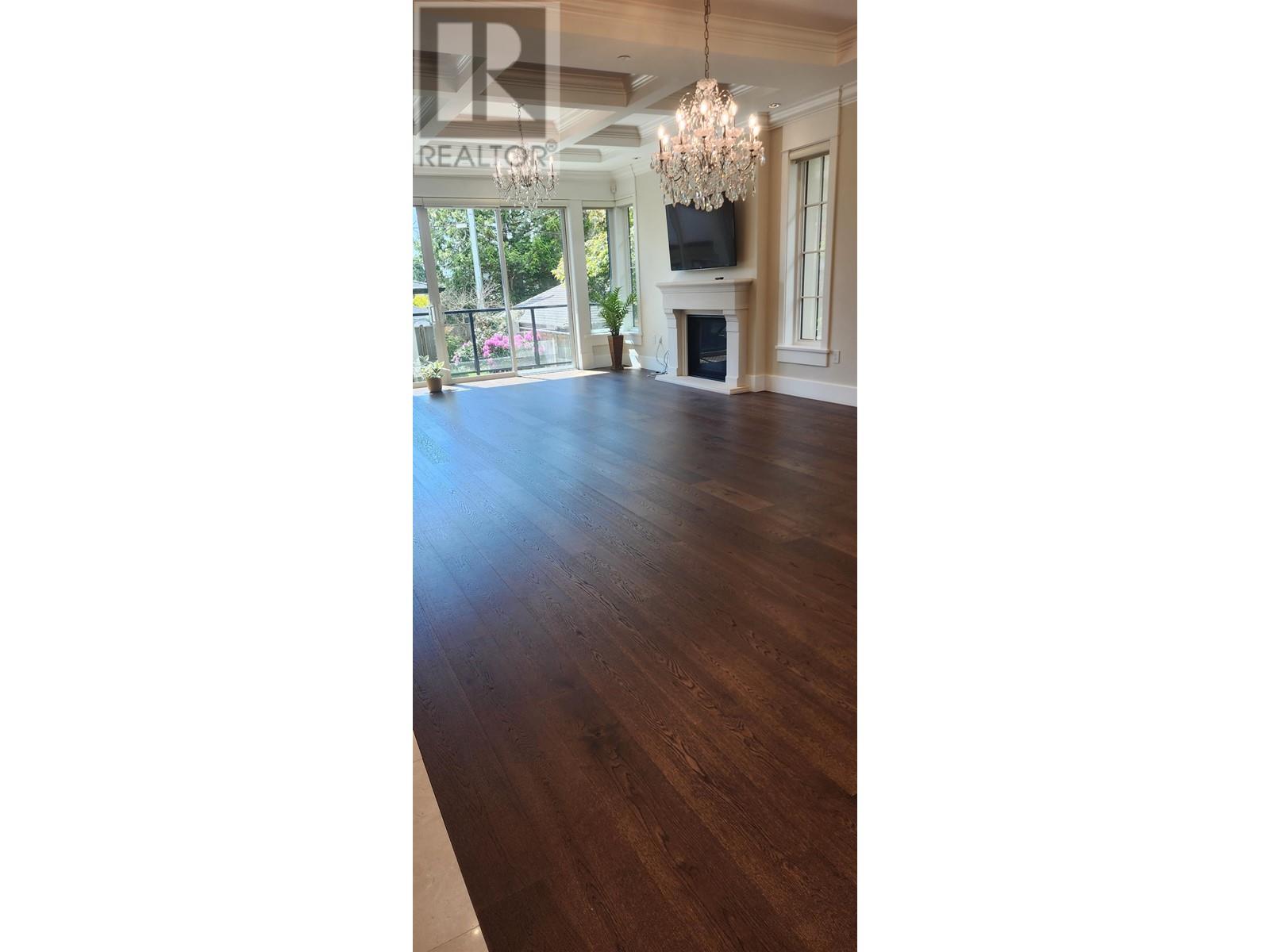1260 Kings Ave, West Vancouver, BC V7T 2C4