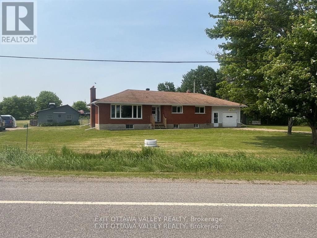 2047 Lapasse Rd, Whitewater Region, ON K0J 1C0