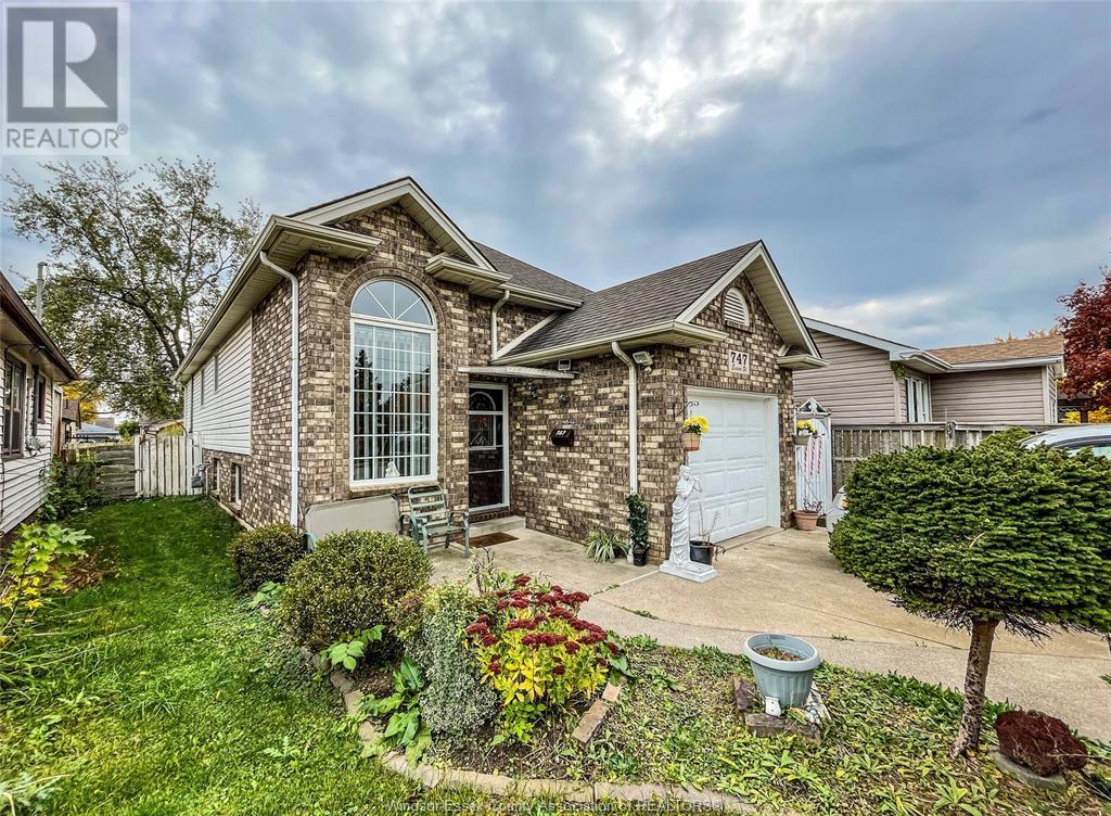 747 Eugenie, Windsor, ON N8X 2Y6