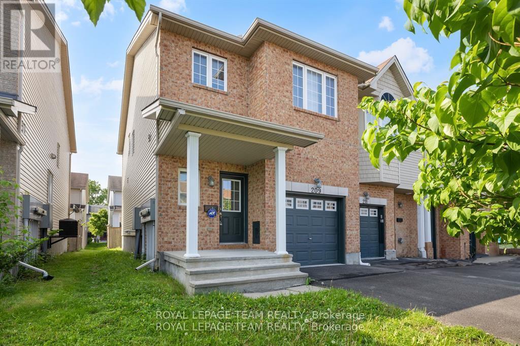 209 Macoun Cir, Ottawa, ON K1T 0H9