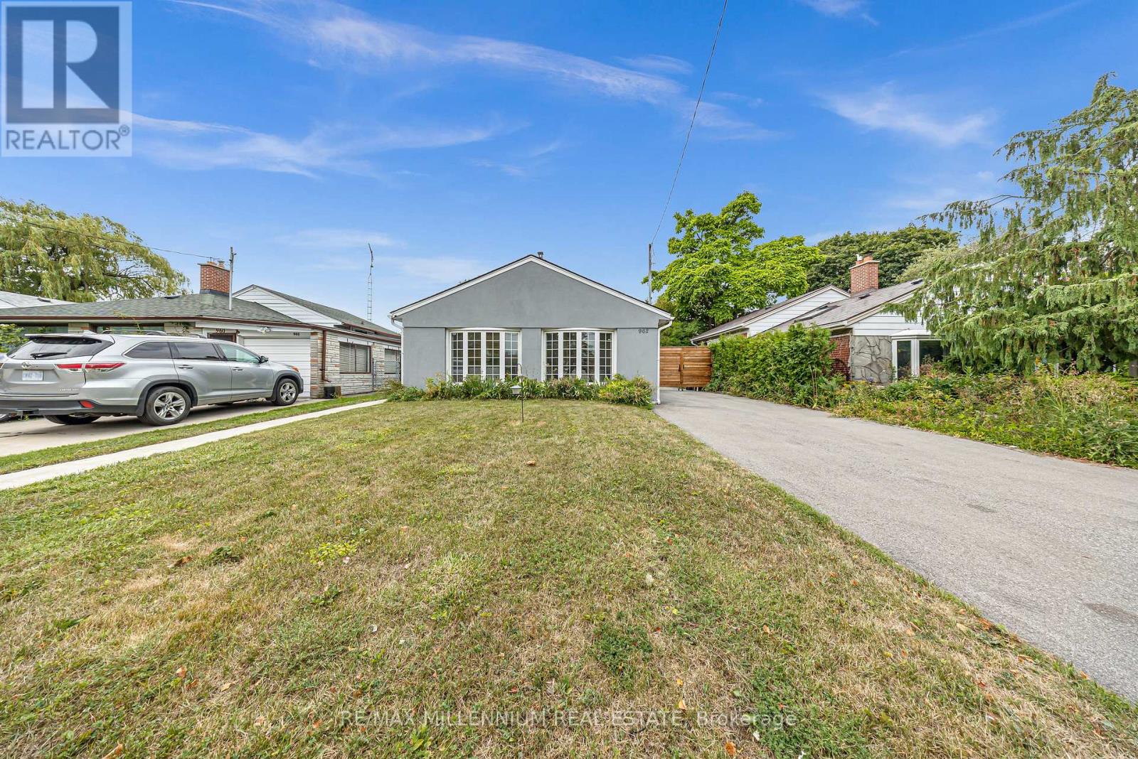 962 Midland Ave, Toronto, ON M1K 4G3