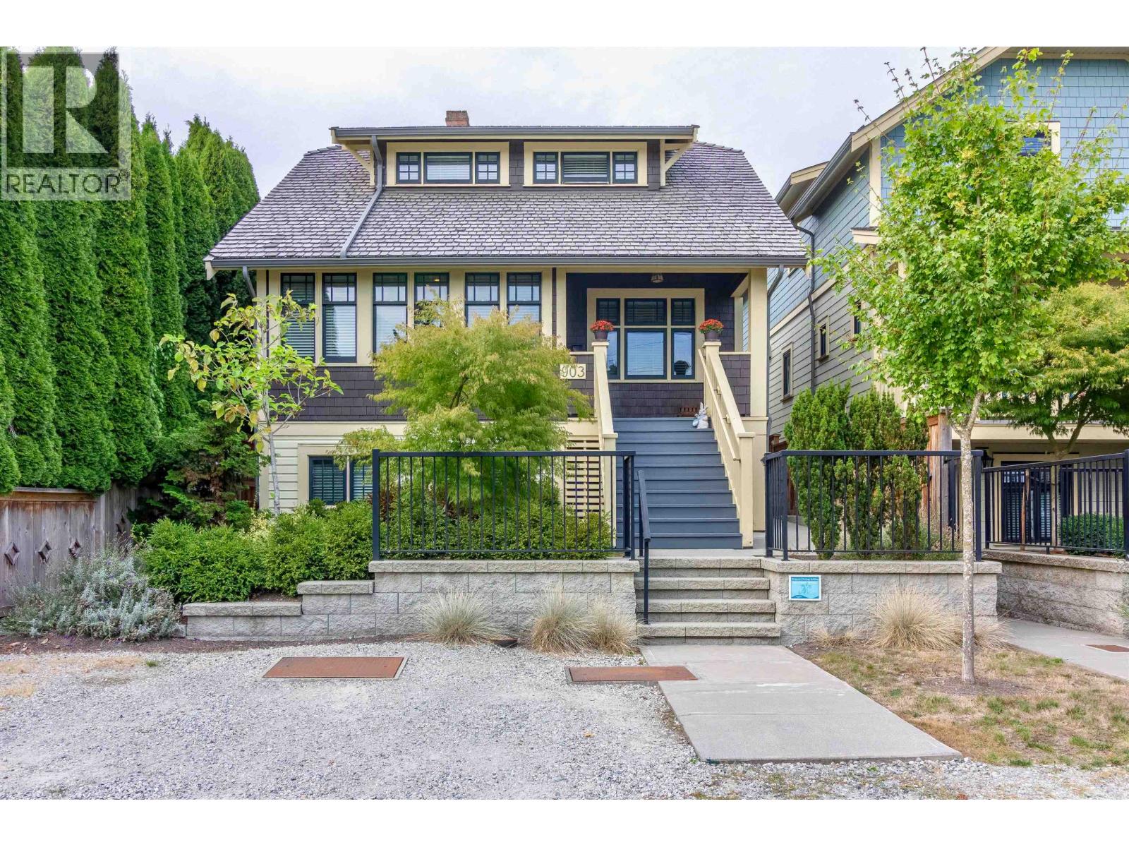 903 Walls Ave, Coquitlam, BC V3K 2T2