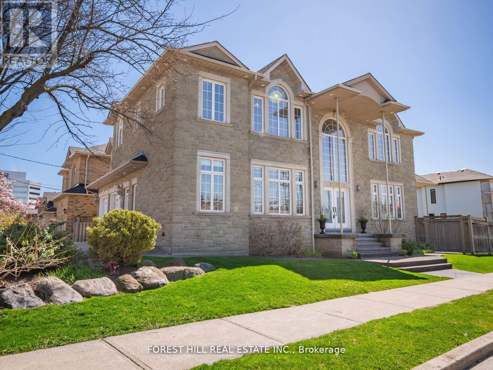 18 Highland Hl, Toronto, ON M6A 2P8