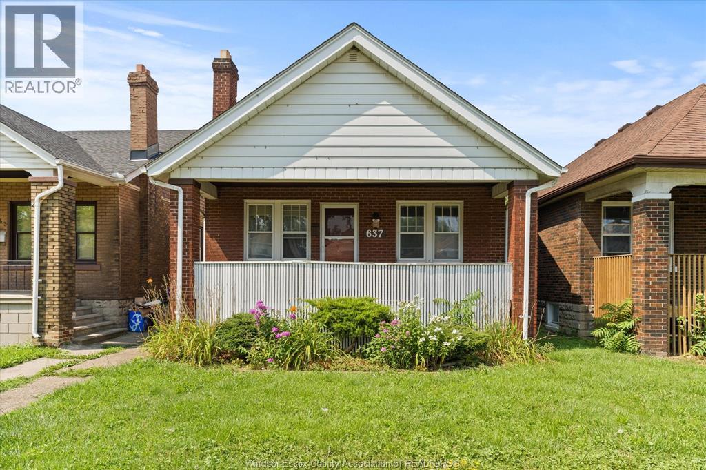 637 Rankin, Windsor, ON N9B 2R8