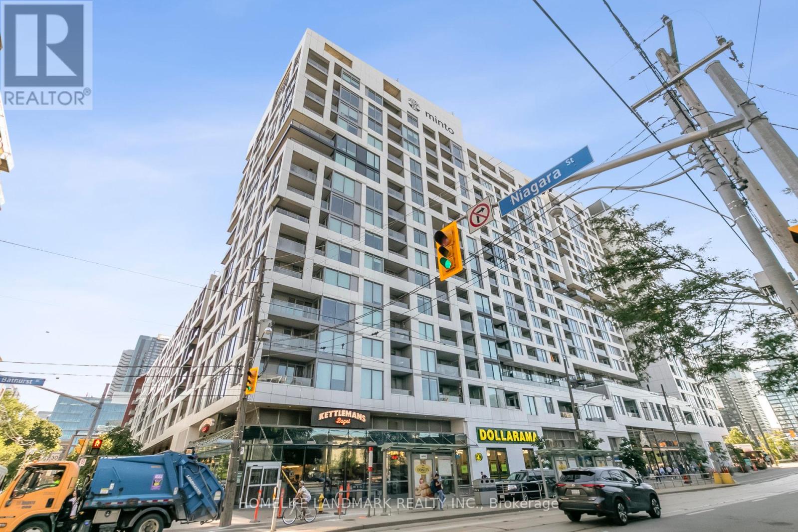 301 Unit 27 Bathurst St #w, Toronto, ON M5V 0R1