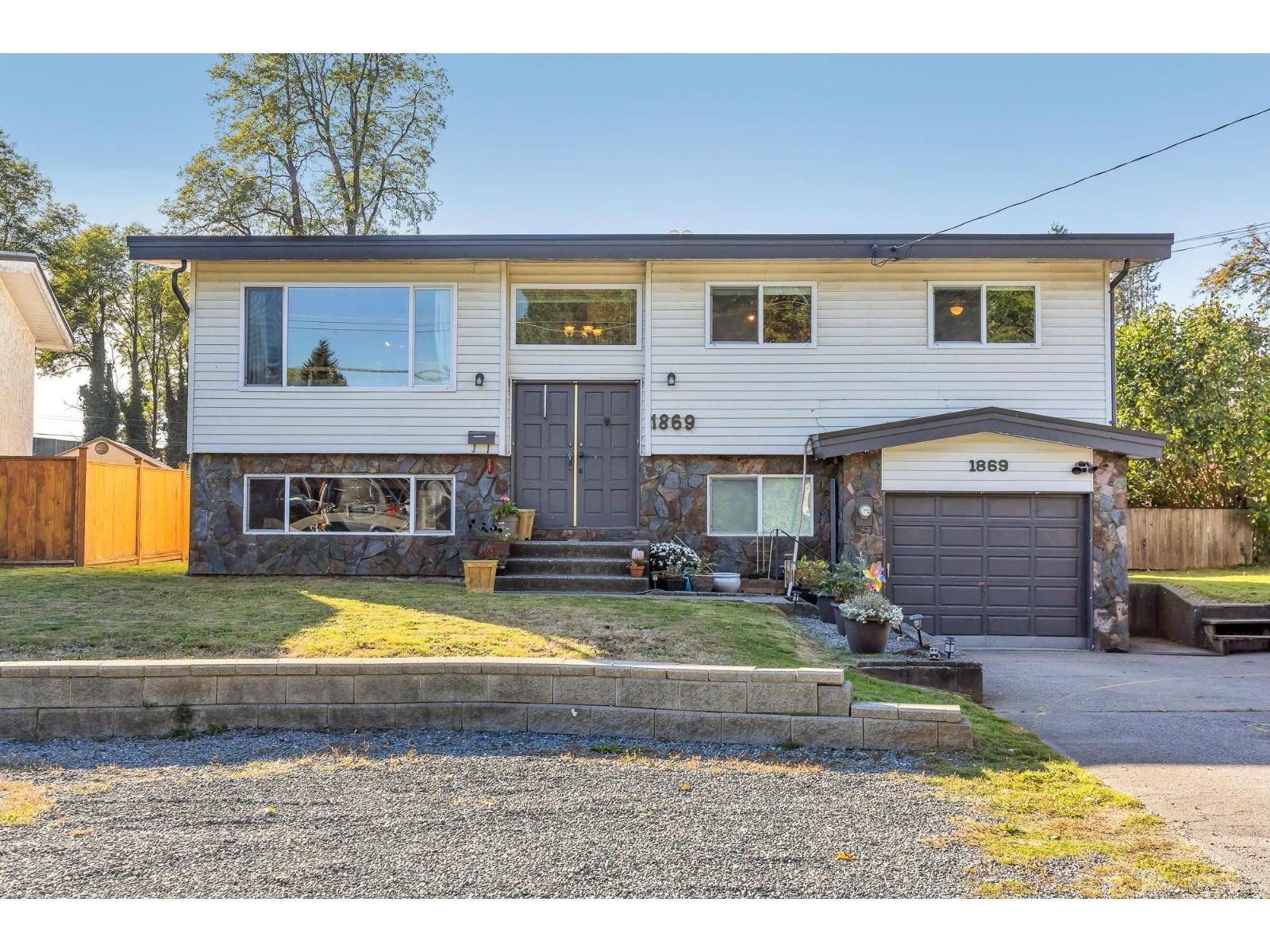 1869 Westbury Ave, Abbotsford, BC V2S 1B9