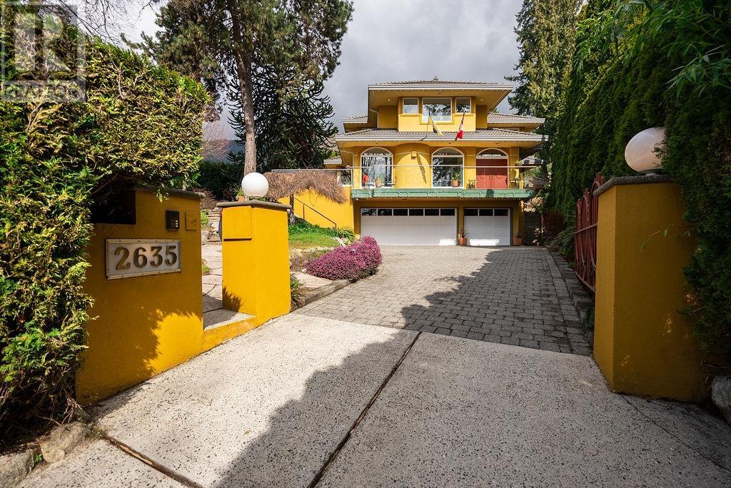 2635 Rosebery Ave, West Vancouver, BC V7V 3A3