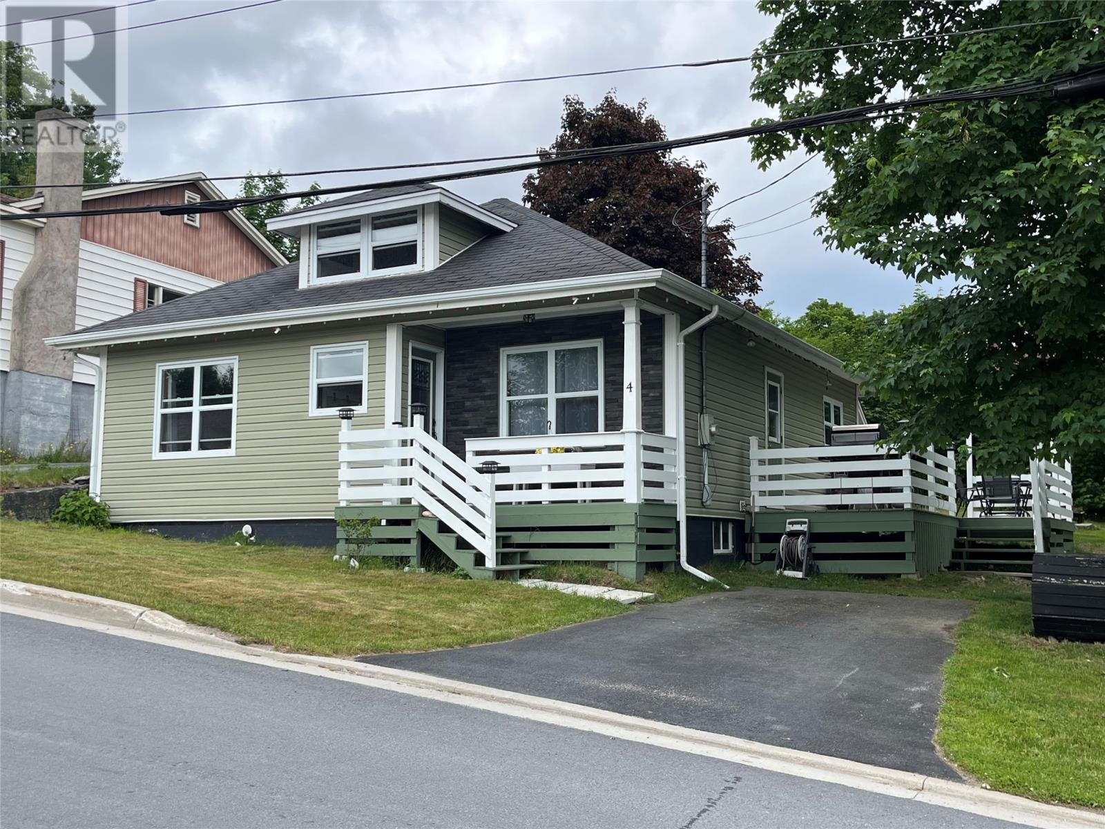 4 Bond St, Carbonear, NL A1Y 1A9
