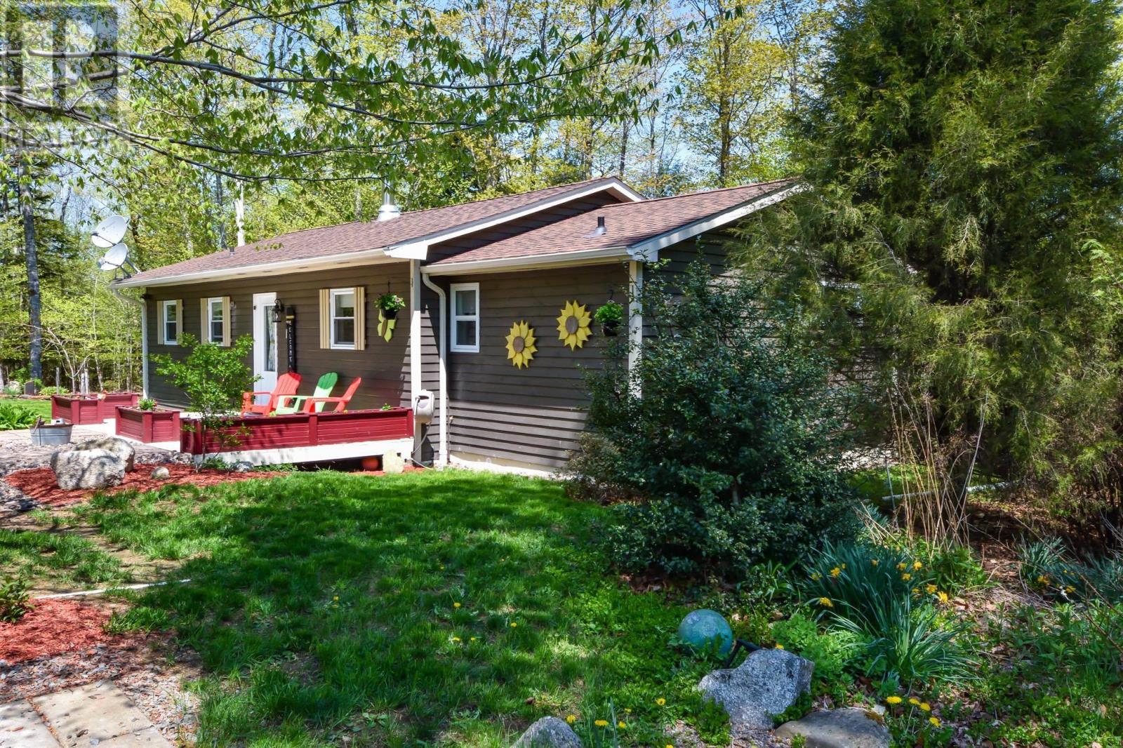 642 High Landing Rd, Parkdale, NS B0R 1A0