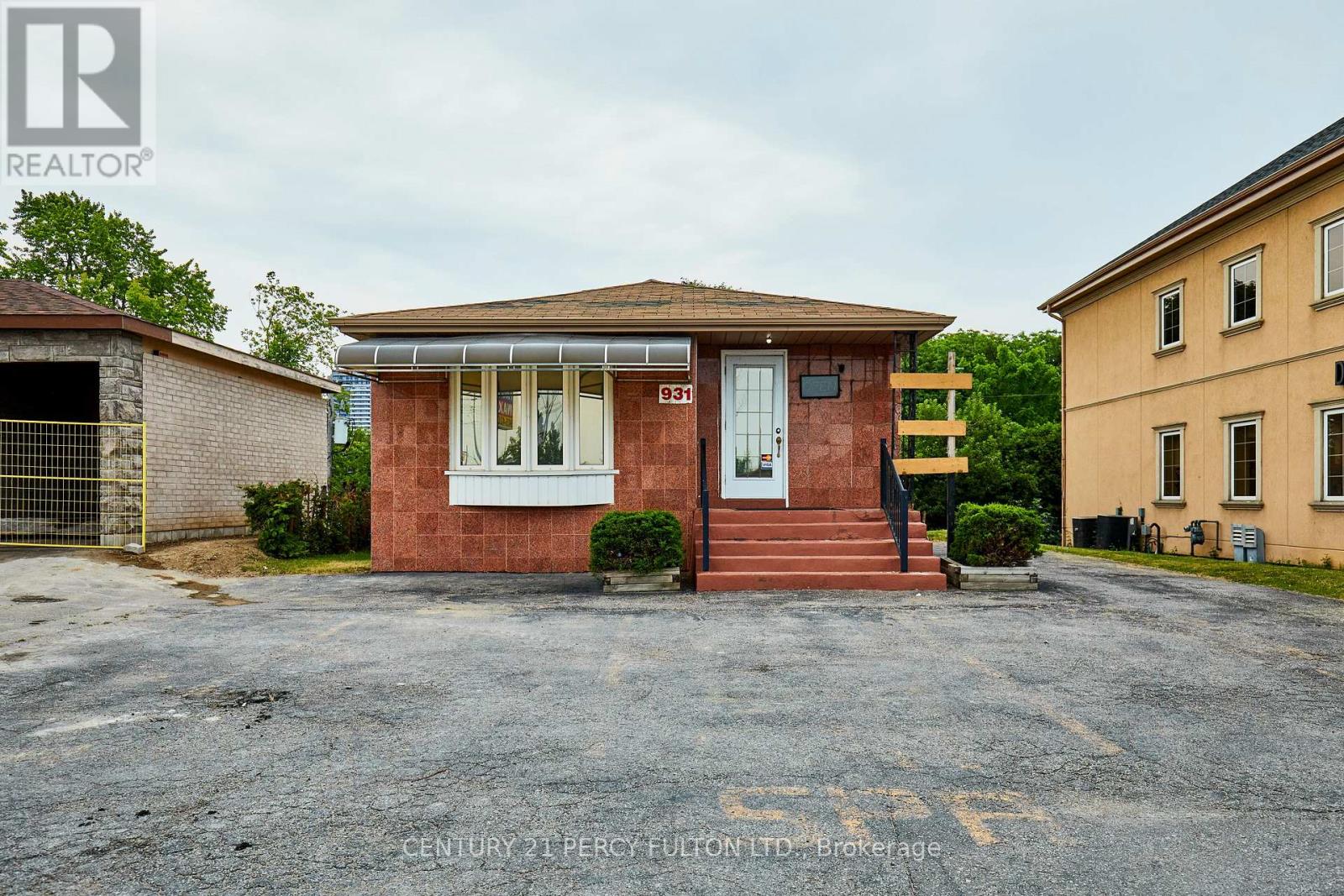 931 Liverpool Rd, Pickering, ON L1W 1S7