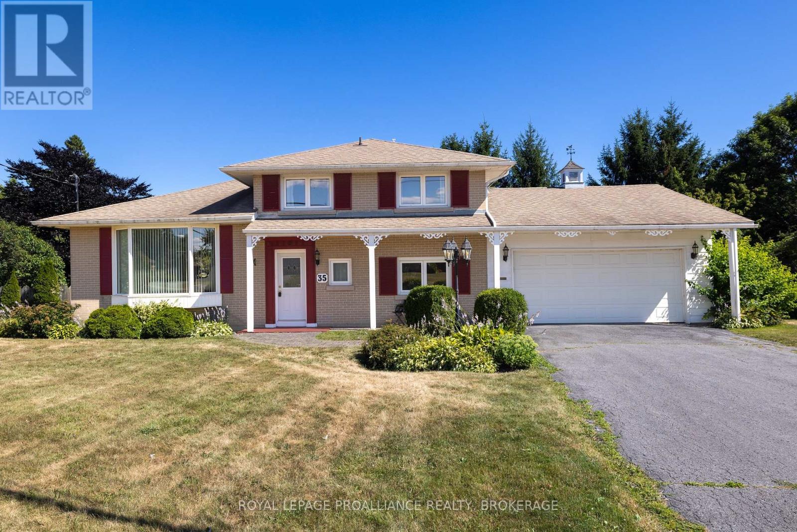 35 Manitou Cres E, Loyalist Amherstview, ON K7N 1B1