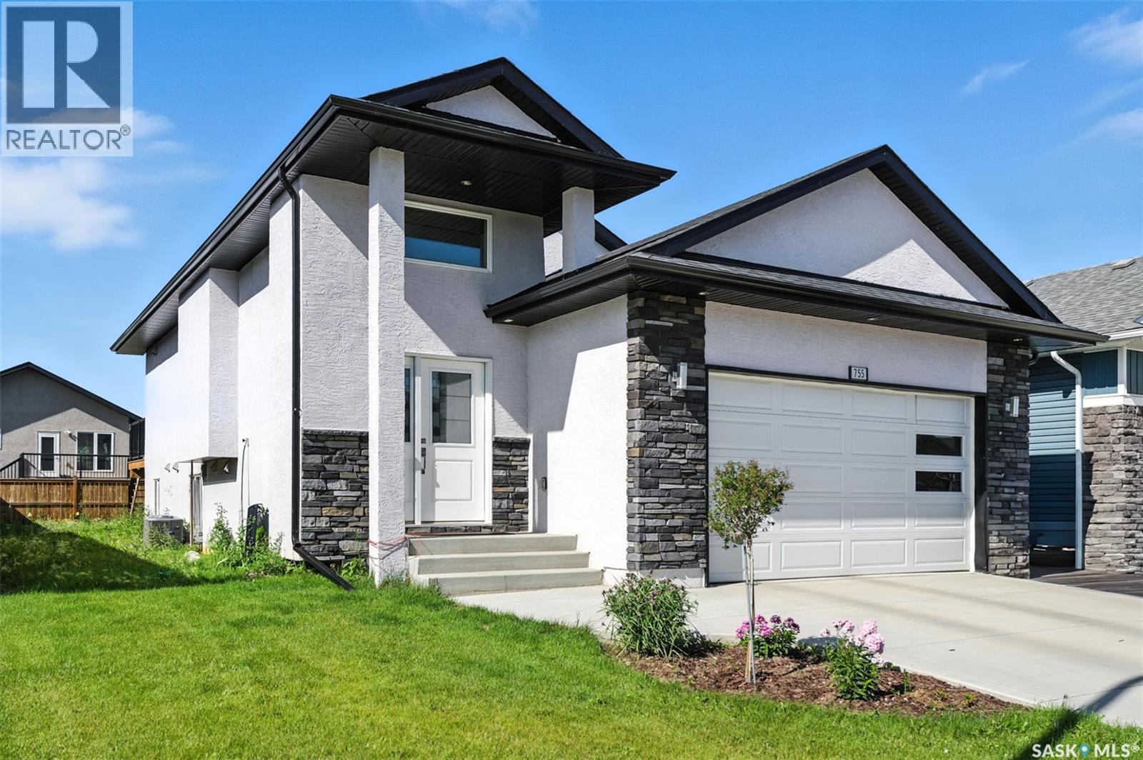 755 Labine Ct, Saskatoon, SK S7L 6C8