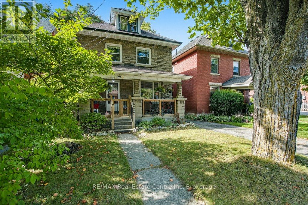 207 Waterloo Ave, Guelph, ON N1H 3J4
