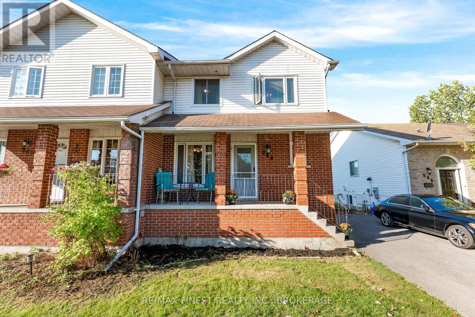 944 Warburton Cres, Kingston, ON K7M 8L1