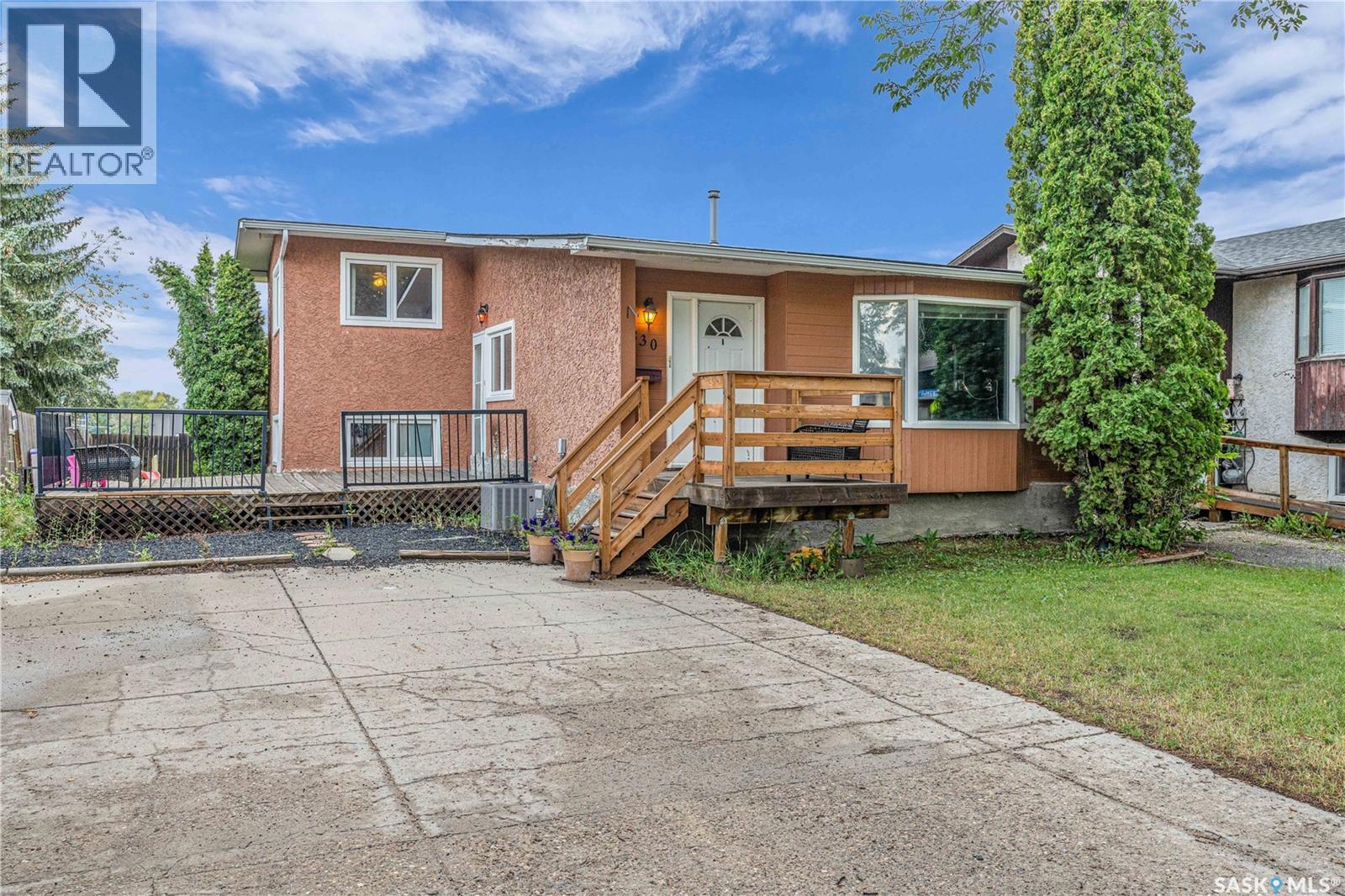 830 Battel St N, Regina, SK S4X 2H8