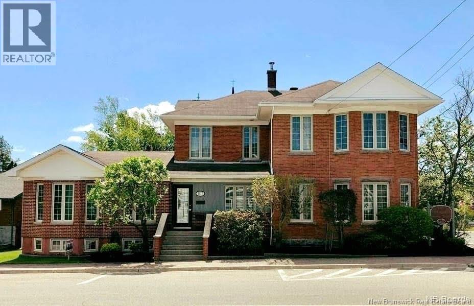 102 St George St, Bathurst, NB E2A 1B5