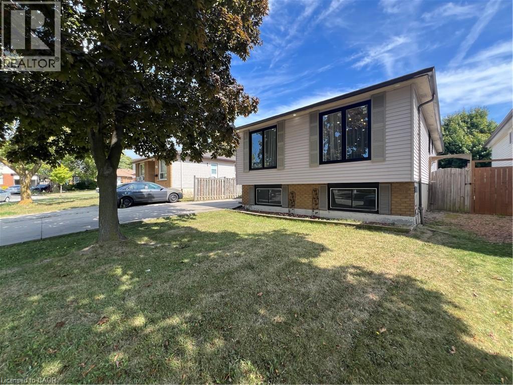 228 Lawnhurst Ct, Hamilton, ON L8V 4R4
