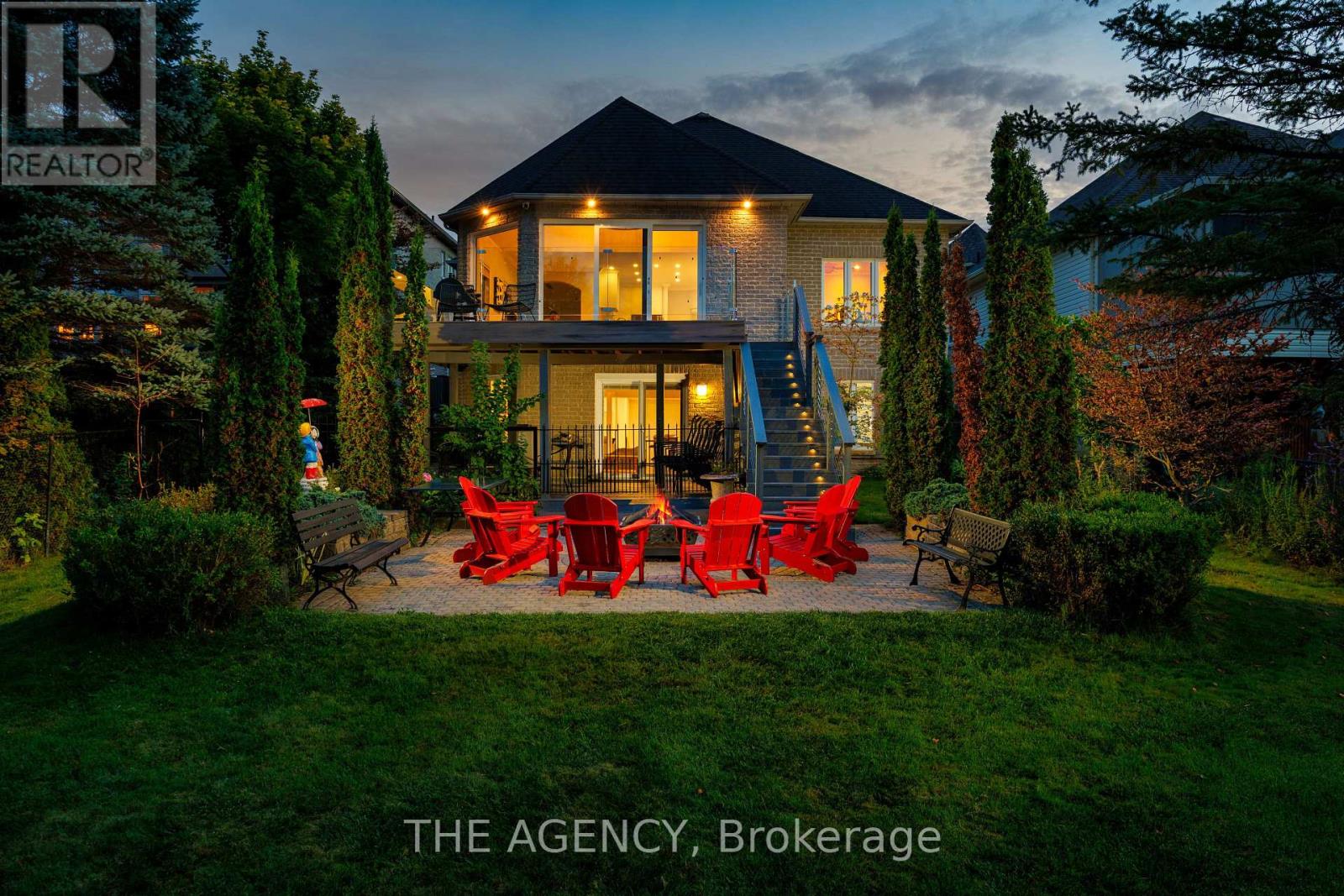 703 Madeline Hts, Newmarket, ON L3X 2J6