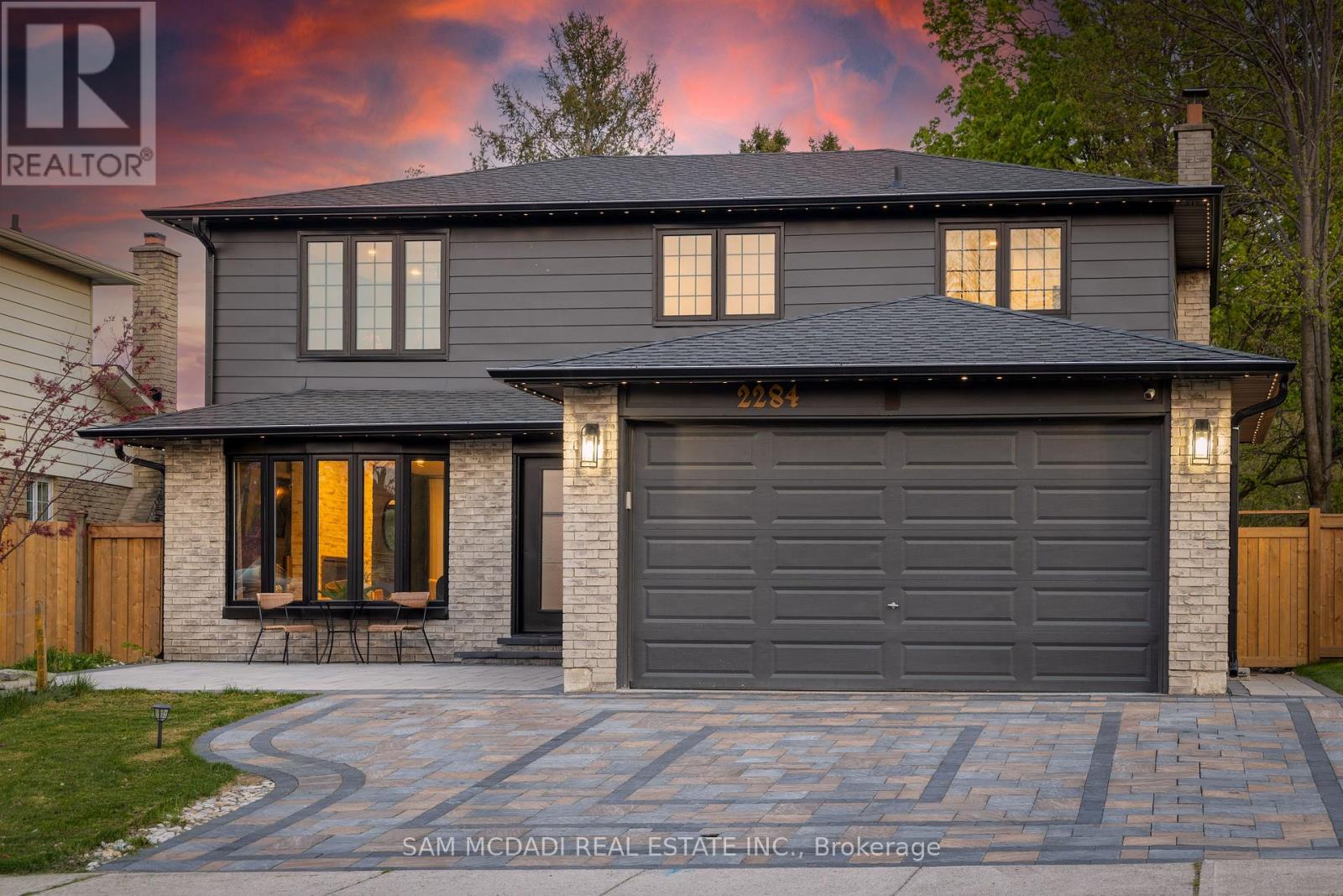 2284 Glastonbury Rd, Burlington, ON L7P 4C8