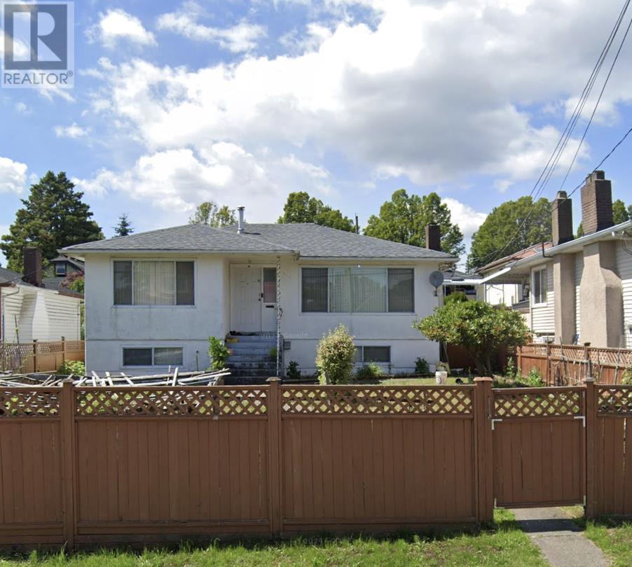 4951 Rupert St, Vancouver, BC V5R 2J6