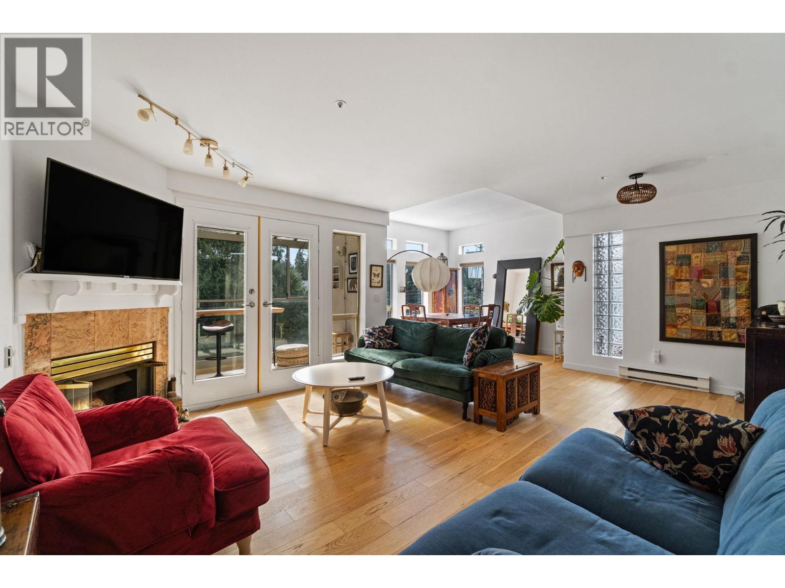 4688 W 10th Avenue Unit 402, Vancouver, BC V6R 2J5