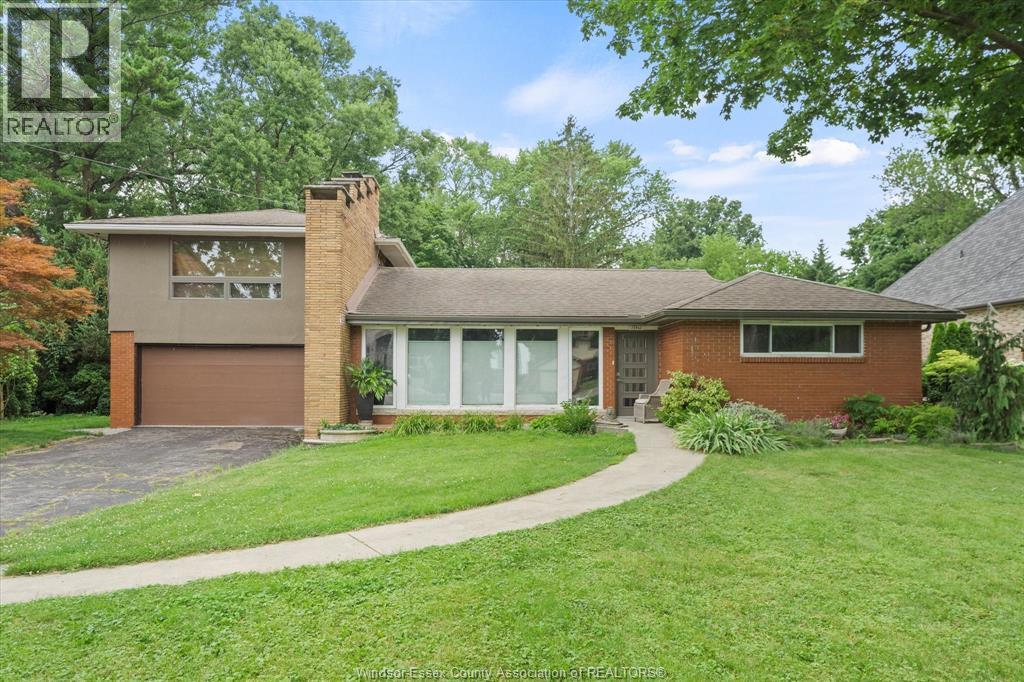 13961 Riverside Dr, Tecumseh, ON N8N 1B7
