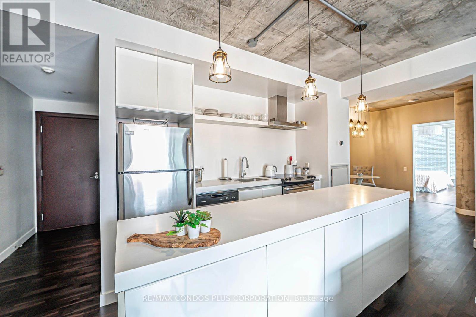 424 75 Portland St, Toronto, ON M5V 2M9