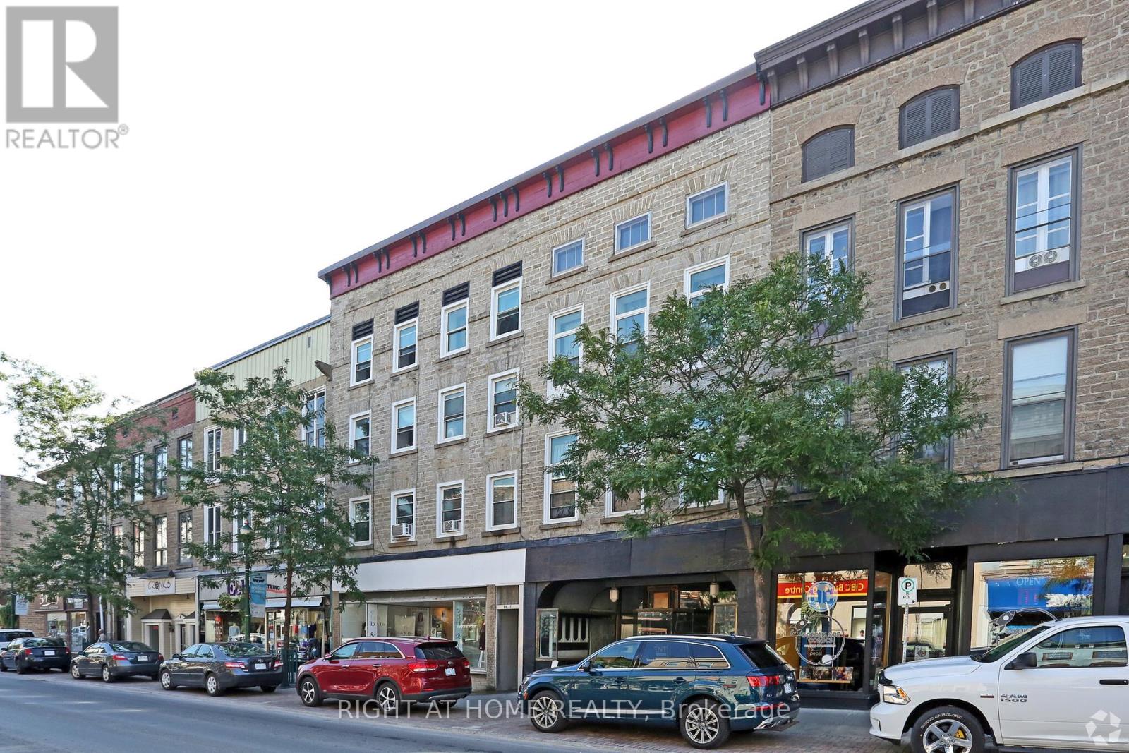 87-93 King St W, Brockville, ON K6V 3R1