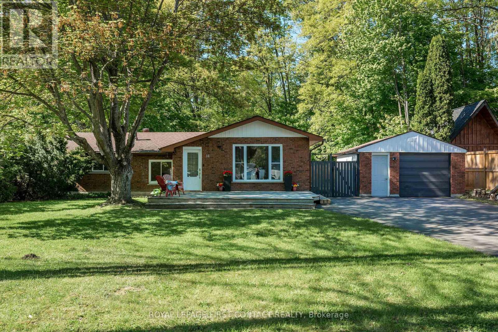 11 Broad St, Penetanguishene, ON L9M 1E9