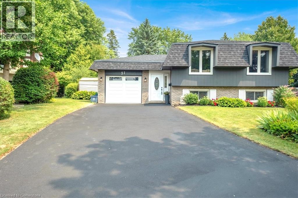 51 Southglen Rd, Brantford, ON N3R 6Z9